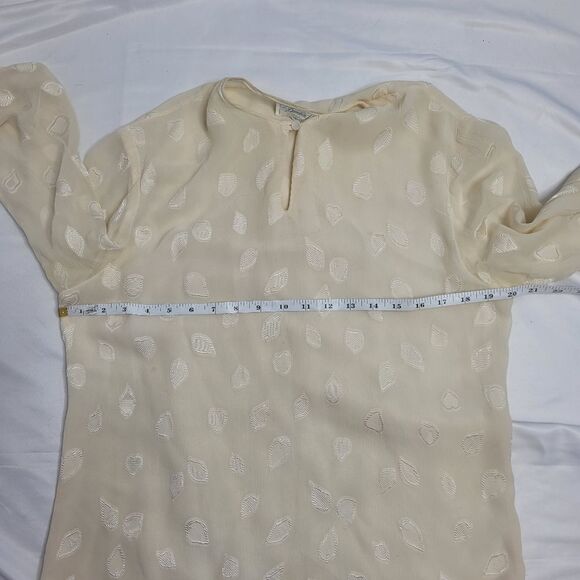 VINTAGE 70s blouse cream ivory leaf print embossed long sleeve S - Picture 8 of 9
